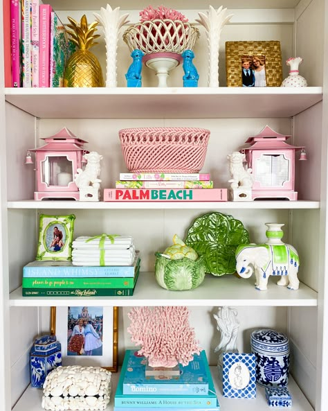 Grandmillenial Bookshelf Styling, Grand Millennial Bookshelf, Preppy Bookshelf Decor, Colorful Bookshelf Decor Ideas, Feminine Library Room, Color Coordinated Bookshelf, Colorful Shelf Decor, Living Room Bookcase Decor, Christmas Decor Bookshelves