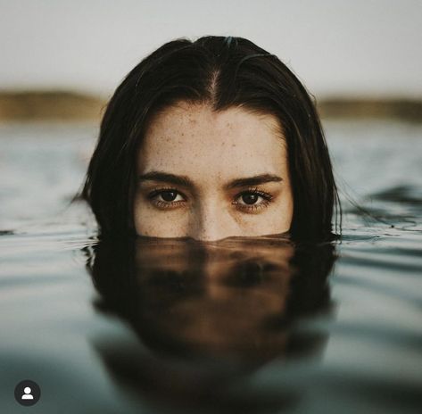 Woman Sinking Underwater, Person Emerging From Water, Pose In Water, Photography In Water, Water Portrait Photography, Pool Portrait, Water Halloween, Water Reflection Photography, Images Of Faith