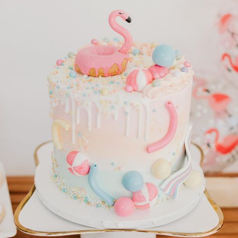 Swim Party Birthday Cake, Flamingo Pool Party Cake, Beach Ball Cake Ideas, Pool Party Bday Cake, Fun In The Sun Birthday Cake, Pool Party 3rd Birthday, Pool Party Themed Cake, Pool Party Smash Cake, Pool Party Cakes For Girls Birthday