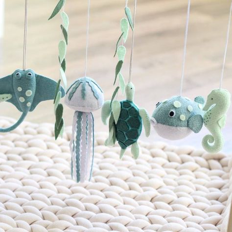 Diy Baby Gym, Ocean Mobile, Baby Play Gym Toys, Ocean Themed Nursery, Baby Gym Toys, Baby Play Gym, Diy Bebe, Play Gym, Felt Baby