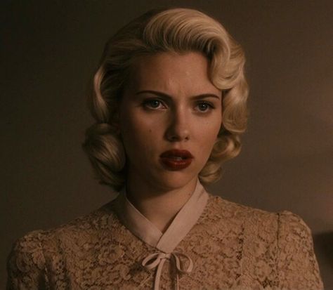 Actress#Scarlett Johansson Cabelo Pin Up, 40s Hairstyles, 1940s Hairstyles, Gossip Girls, Mens Hairstyles Thick Hair, Black Dahlia, Pin Curls, Best Wigs, Christina Hendricks