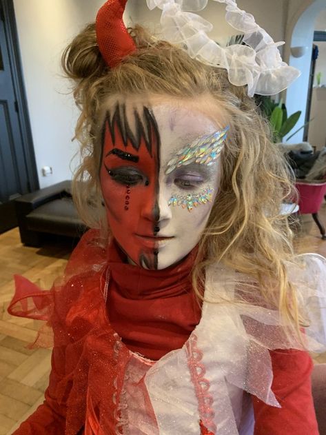 Half angel half devil Half Angel Half Devil, Scary Makeup Ideas, Devil Makeup, Angel Makeup, Looks To Recreate, Scary Makeup, Angel And Devil, Halloween 2022, Angel Face