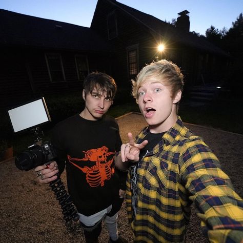 Sam And Colby Fanfiction, Famous Duos, Love Sam, Fangirl Problems, Colby Brock, Emo Guys, Ghost Hunting, Sam And Colby, Colby