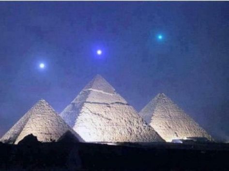 Mercury, Venus and Saturn were aligned in December 2012, but that phenomenon did not appear as seen in a widely shared online image. Ancient Aliens History Channel, Out Of Place Artifacts, Ancient Astronaut Theory, Aliens History, Ancient Egypt Gods, Orion Constellation, Ancient Astronaut, Great Pyramid Of Giza, History Facts Interesting