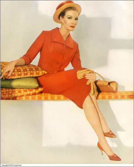 Jessica Ford in salmon-colored wool tweed suit by Handmach… | Flickr 1950s Beauty, Photo Glamour, Fashion 1920s, Tweed Suit, Look Retro, Fashion 1950s, Vintage Fashion Photography, Unique Hats, Vintage Suits