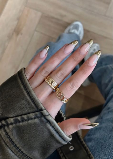 Gold chrome French tip nail inspo for summer Elegant Almond Nails, Coachella Nails, Trendy Almond Nails, Paznokcie Hello Kitty, Almond Gel Nails, Nye Nails, Kutek Disney, Nail Looks, Hippie Nails