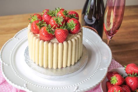 Pin with me! #mealplanning #recipeideas #delicious #tasty. View recipe at globescoffers.com Prosecco Cake, White Chocolate Strawberries, White Chocolate Raspberry, Eat Better, Mince Pies, Chocolate Strawberry, Christmas Pudding, Baking Tins, Chocolate Raspberry