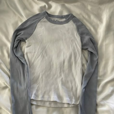 Brandy Melville Blue Bella Top Brandy Shirt Outfit, Blue Shirts Aesthetic, Brandy Melville T Shirt, Brandy Melville Png, Bella Top Brandy Melville, Brandy Melville Clothes, Brandy Long Sleeve, Brandy Top, Brandy Melville Shirts