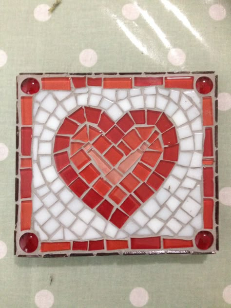 Just a little pot stand but I like the depth to the heart by using colour backed glass against the opaque white background Small Mosaic Ideas, Square Mosaic Patterns, Heart Mosaics, Mosaic Drawing, Mosaic Workshop, Mosaic Tiles Diy, Diy Galaxy Jar, Mosaic Coasters, Heart Mosaic