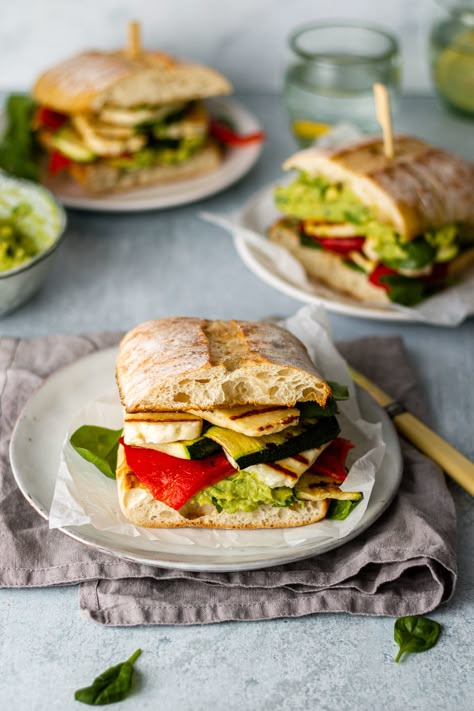 Seared Halloumi, Halloumi Sandwich, Halloumi Cheese Recipes, Beige Food, Haloumi Recipes, Veg Sandwich, Grilled Halloumi, Vegetarian Sandwich, Veggie Sandwich