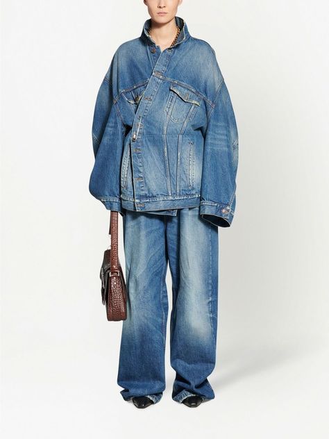 Balenciaga twisted-sleeve Oversize Denim Jacket - Farfetch Balenciaga Denim Pants, Denim Jacket Details, Ss23 Trends, Balenciaga Denim Jacket, Korea Outfit, Oversize Denim Jacket, Denim Jackets For Women, Denim Photoshoot, Designer Denim Jacket