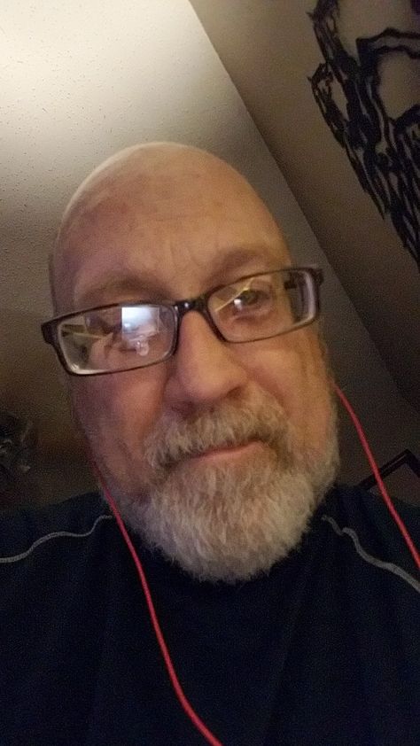 Relaxing at home Old Man Selfie, Man Selfie, Relaxing At Home, Old Man Fashion, Boy Face, Middle Aged Man, Man Fashion, Facebook Profile, Old People