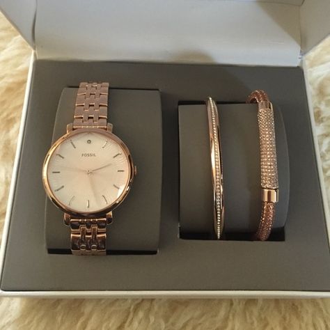 Fossil watch set with bracelets Brand new authentic Fossil Accessories Watches New Watches Women Style, Elegant Watches Women Classy, Watch With Bracelets Women, Watches With Bracelets Women, Expensive Watches For Women, Watch With Bracelets, Best Watches Women, Bracelet And Watch, Watches Bracelets