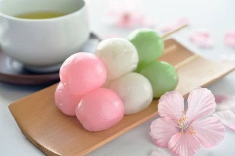 Dango Recipe, Desserts Japonais, Dessert Chef, Japanese Food Traditional, Mochi Ice Cream, Japanese Sweet, Japanese Candy, Japanese Dessert, Japanese Snacks