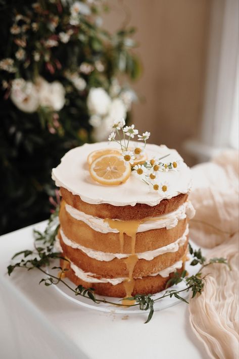 Wedding Sponge Cake, Rustic Birthday Cake Ideas, Rustic Cake Recipe, Rustic Lemon Cake, Lemon Cake Wedding, Meringue Wedding Cake, Wedding Cake One Layer, Naked Lemon Cake, Lemon Naked Cake