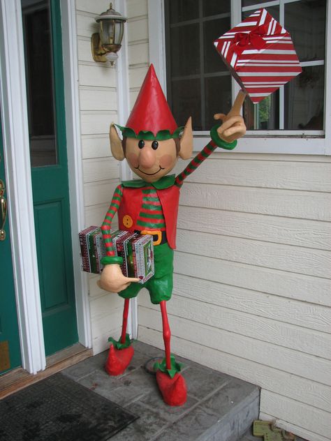 Paper Mache Elf Diy Christmas Elves, Yard Crafts, Elf Crafts, Elf Christmas Decorations, Elf Decorations, Christmas Yard Art, Christmas Yard Decorations, Christmas Decorations Diy Outdoor, Christmas Yard