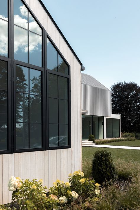 Twin Gables :: SiOO:X Abodo Vulcan Cladding - reSAWN TIMBER co. Farmhouse Bay Window, Restoration Hardware Style Living Room, Accessibility Design, Hamptons Modern, Window Architecture, Farmhouse Architecture, Modern Beds, Decor 2023, Living Roofs