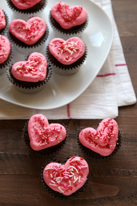 Strawberry Heart Cupcakes, Heart Shaped Muffins, Love Heart Cupcakes, Heart Cupcakes Aesthetic, Pink Heart Cupcakes, Heart Shape Cupcakes, Cute Cupcakes Aesthetic, Valentines Baking Ideas, Heart Muffins