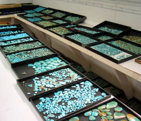 Find out about turquoise, how to buy turquoise and where to learn more about these beautiful stones. Gallup New Mexico, Real Turquoise Jewelry, Gold Investments, Silver Turquoise Jewelry, Black Gold Jewelry, Buying Gold, Unique Products Design, Silver Bullion, Beautiful Stones