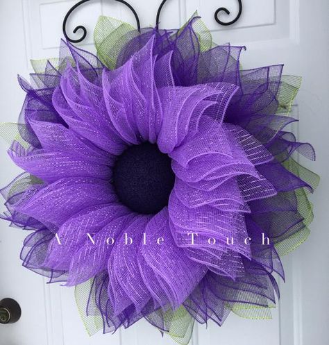 Deco Mesh Flower Wreath, Purple Front Door, Purple Flower Wreath, Mesh Flower Wreath, Deco Mesh Crafts, Deco Mesh Wreaths Tutorials, Burlap Flower Wreaths, Deco Mesh Wreaths Diy, Mesh Wreath Tutorial