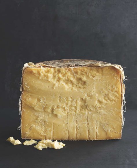 With more than 500 varieties of cheese produced in Quebec, there's something for every cheese lover's tastes. Canada Culture, Food Layout, Local Milk, Roasted Mushrooms, Best Cheese, Wine Cheese, Cheese Lover, Roasted Almonds, Recipes Homemade