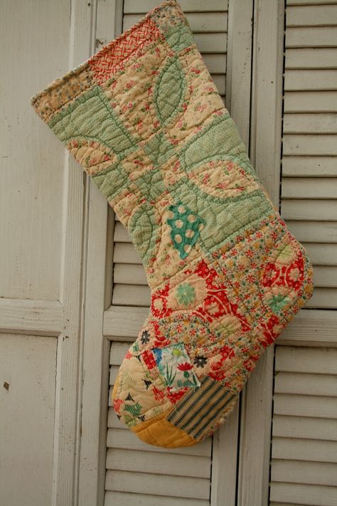 Quilt Stocking, Quilted Christmas Stockings, Quilts Decor, Quilted Ornaments, Etsy Ideas, Old Quilts, Xmas Stockings, Antique Quilt, Antique Quilts