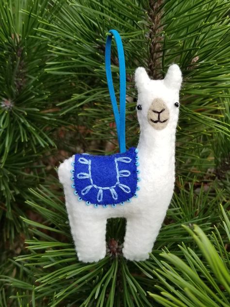 Alpaca Keychain, Easy Christmas Tree Decorations, Llama Ornament, Country Christmas Trees, Llama Christmas, Baby Mobil, Embroidered Blanket, Mini Tree, Felt Christmas Decorations