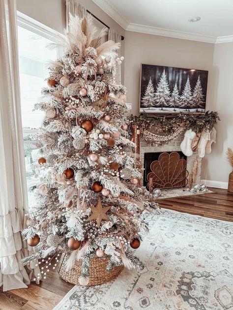 Neutral christmas tree decor