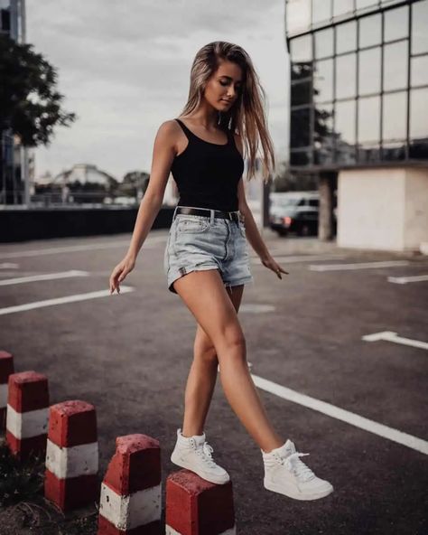 Shorts Jeans Branco, Look Short Jeans, Looks Com Short, Short Denim Skirt, Foto Poses, Tumblr Photography, Instagram Pose, Blonde Women, Lose 20 Pounds