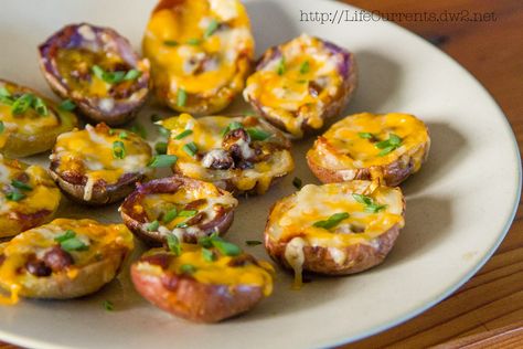 Baked Mexican Stuffed Potato Skins | Life Currents Mini Potato Skins, Potato Skins Appetizer, Stuffed Potato Skins, Mexican Ingredients, Mexican Potatoes, Potatoe Skins Recipe, Stuffed Potato, Party Bites, Family Friendly Dinners