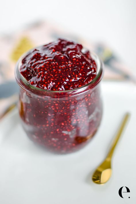 Skip the refined sugars and make your own easy Cherry Chia Seed Jam using only 4 basic ingredients!. This recipe is sugar-free, healthy and it's perfect on toasts, sandwiches, and more. #ElizabethRider #ChiaSeedJam #HomeCooking #EasyRecipes #SugarFreeChiaSeedJam Chia Seed Jam Recipe, Chia Jam Recipe, Recipes Pudding, Fruit Jam Recipes, Sugar Free Recipe, Chia Seed Jam, Sugar Free Jam, Chia Seed Recipes Pudding, Chia Jam