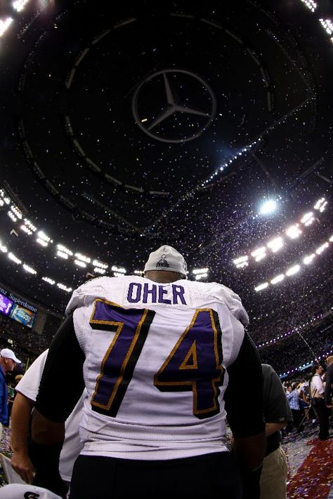 Michael Oher under the dome Michael Oher, Baltimore Ravens Football, Ravens Football, Under The Dome, Best Football Players, Sport Motorcycle, Football Gif, Football Photos, Team Photos