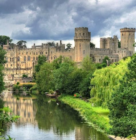 Warwick Castle Warwick England, Warwick Castle, English Castles, Castles In England, Beautiful Castles, A Castle, Medieval Castle, Stonehenge, The Castle