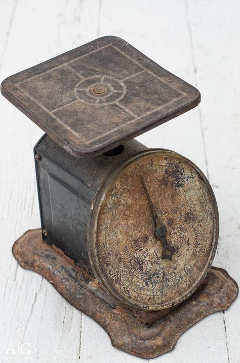 See how this rusty scale is tranformed into stylish farmhouse decor. #farmhouse #DIY #farmhouseDIY Kitchen Scale Decor Ideas, Vintage Kitchen Scale Decor Ideas, Vintage Scale Decor, Antique Scales Decor, Antique Scale, Vintage Hanging Scales Decor Display, Antique Kitchen Scale, Old Scales, Vintage Scale