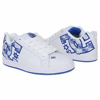 DC Shoes with blue! Dc Shoes Girls, Dc Sneakers, Stylo Shoes, Dc Skate Shoes, Dc Shoes Women, Skater Shoes, Pretty Shoes Sneakers, Shoes Outfit Fashion, Sneaker Lovers