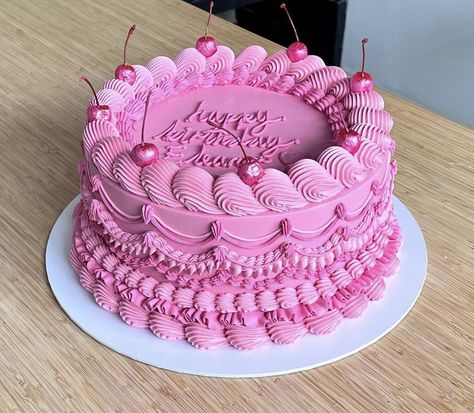 Pink Circle Cake, Pink Bday Cake, Cupcake Icing Recipe, Hot Pink Cakes, Heart Birthday Cake, Bolo Vintage, 14th Birthday Cakes, Ugly Cakes, Circle Cake