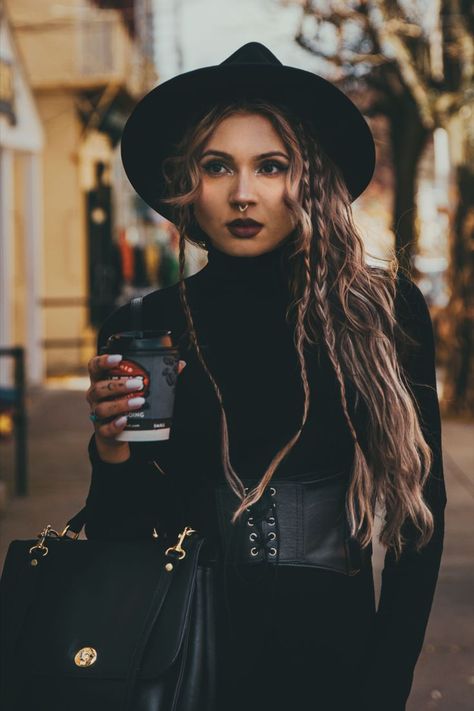 Black Fedora Hat Outfit Fall, Fedora Hairstyles, Black Fedora Hat Outfit, Fedora Hat Outfit Fall, Hairstyle With Hat, Outfit With Corset, Hat Outfit Fall, Corset Belt Outfit, Corset Harness