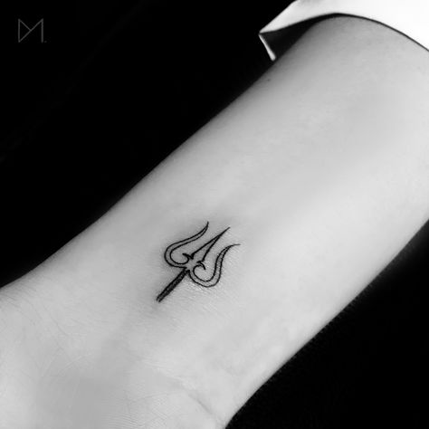 Minimal Trishul / Trident Linework Tattoo Tattoo On The Wrist, Trishul Tattoo Designs, Om Tattoo Design, Tattoo Design For Hand, Tattoo World, Linework Tattoo, Hand Tattoos For Girls, Om Tattoo, Shiva Tattoo Design