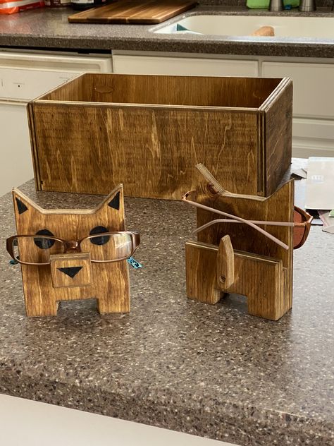 Cnc Pet Projects, Small Scrap Wood Projects Diy, Wooden Workshops, Wood Craft Projects, Glasses Holder, Scrap Wood Projects, Animal Projects, Wooden Projects, Wood Creations