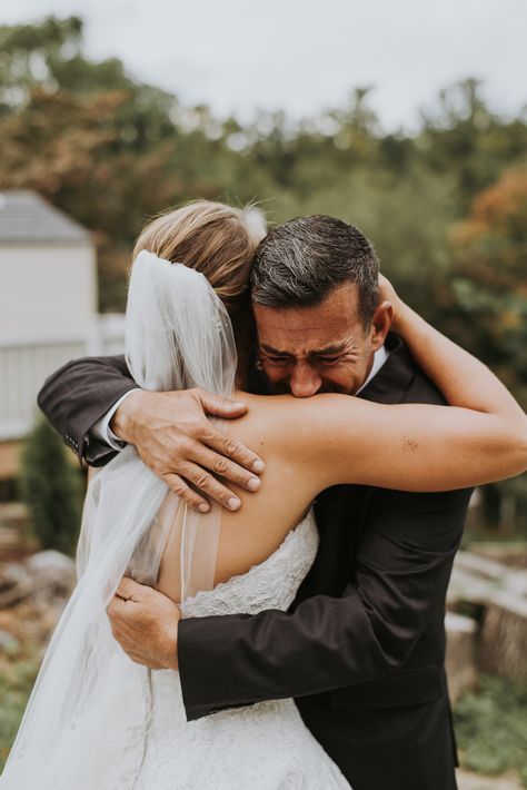 First Look With Parents Wedding, Father Bride First Look, Father Of The Bride Pictures, First Look Father Of The Bride, Bride And Father First Look, Mother Of Bride Pictures, Dad First Look Wedding, Father And Bride Pictures, Bride And Dad Pictures