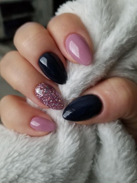 Trendy Gel Nails Spring 2023, Accent Nails 2023, Bridal Shower Guest Nails, Short Valentine Nail Ideas, Short Oval Gel Nail Designs, October Powder Dip Nails, February Gel Nails Short, January Sns Nail Colors, Cute Short Oval Nails Ideas