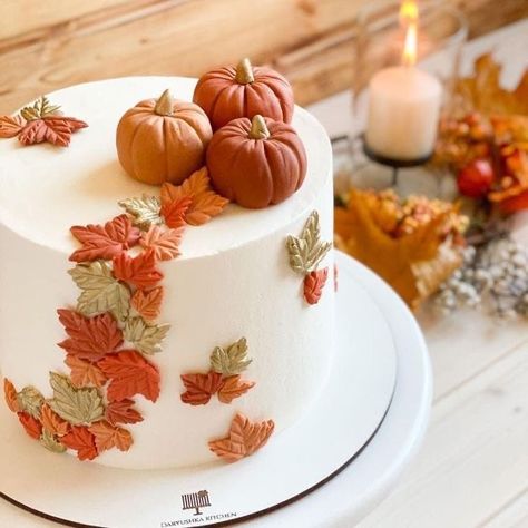 Birthday Cakes For Women Fall Colors, Gender Reveal Cake Fall Theme, Fall Pumpkin Cake Design, Fall Bridal Shower Cakes, Pumpkin Themed Birthday Cake, Fall Bridal Shower Cake Ideas, Autumn Cake Design, A Little Pumpkin Is On The Way Cake, Fall Theme Birthday Cake