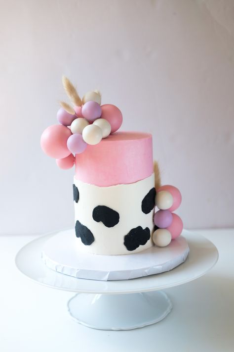 #Cowgirl #cowprint #pink #cake Pink Cowgirl Cake, Cow Print Cakes, Western Birthday Cakes, Cowgirl Cakes, Western Birthday, Pink Cowgirl, Pink Cake, Cowgirl Style, Cow Print