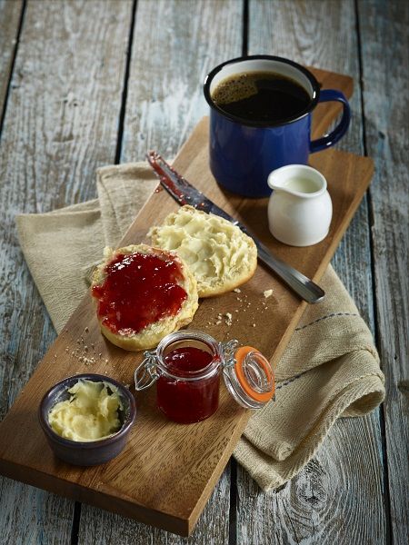 Scones Presentation Ideas, Breakfast Display, Wooden Paddle Boards, Wood Dishes, Wooden Serving Boards, Wooden Paddle, Catering Supplies, Enamel Mugs, Wood Boards