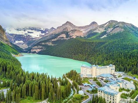 Great Canadian Road Trips: Calgary to Lake Louise, Alberta - Photo: Shutterstock Lakeside Hotel, Canadian Road Trip, Fairmont Chateau Lake Louise, Fairmont Banff Springs, Fairmont Banff, Chateau Lake Louise, Study In Canada, Castles In Ireland, Scenic Road Trip