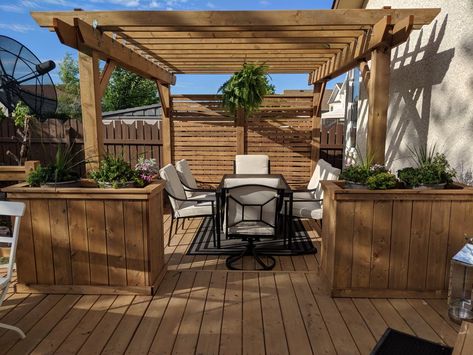 Deck With Privacy Wall And Pergola, Pergola With Privacy Wall, Deck With Privacy Wall, Pergola With Privacy, Privacy Wall On Deck, Hot Tub Pergola, Deck Pergola, Deck Diy, Cabin Deck