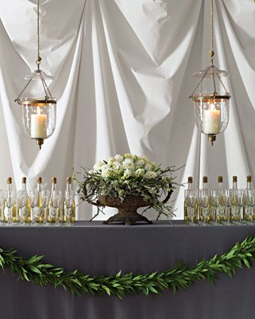 champagne bar Decoration Buffet, Tall Centerpiece, Wedding Branches, Winter Arrangements, Centerpieces Floral, Head Tables, Lemon Leaves, Champagne Bar, Photos Booth