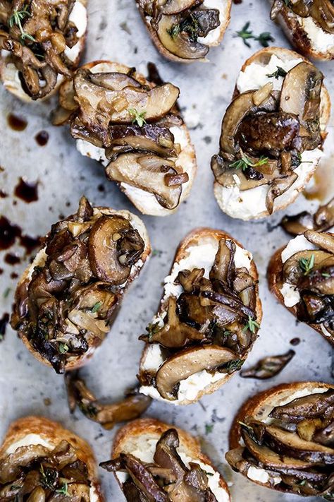 Mushroom and Goat Cheese Crostini | www.floatingkitch... Floating Kitchen, Cheese Crostini, Goat Cheese Crostini, Toasted Bread, Burger Bar, Thanksgiving Appetizers, Holiday Appetizers, Appetizers For Party, Goat Cheese