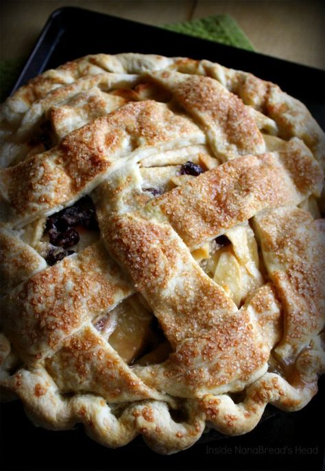 Apple Pear Pie, Fruit Pie Recipe, Apple Cranberry Pie, Cranberry Pear, Crumble Tart, Pear Pie, Cranberry Pie, Fruit Pies, Pumpkin Desserts