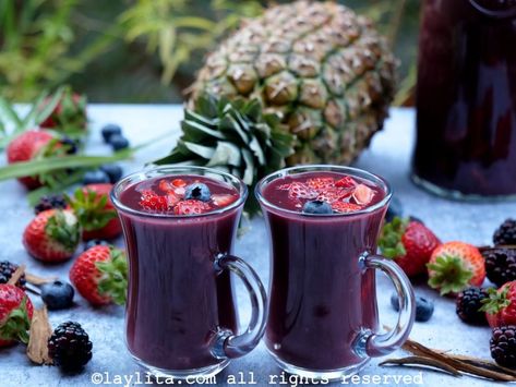 Colada morada con Avena - Receta Fácil y Simplificada - Laylita.com Raspberry Salad Recipes, Ecuadorian Recipes, Ecuador Food, Gorgonzola Recipes, Nicoise Salad Recipe, Raspberry Salad, Ecuadorian Food, Mango Lemonade, Blueberry Mojito